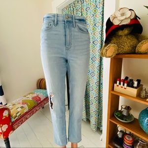 Hollister Ultra High-Rise Ripped Medium Wash Mom Jeans (size 00)